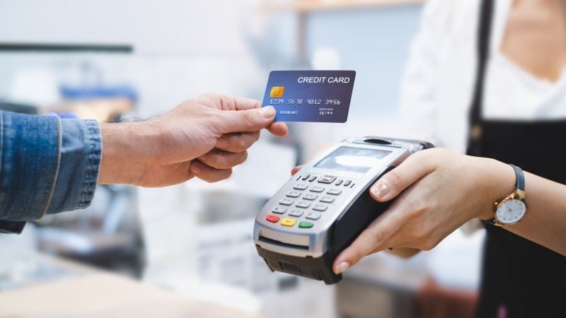 Quẹt thẻ tín dụng lấy tiền mặt